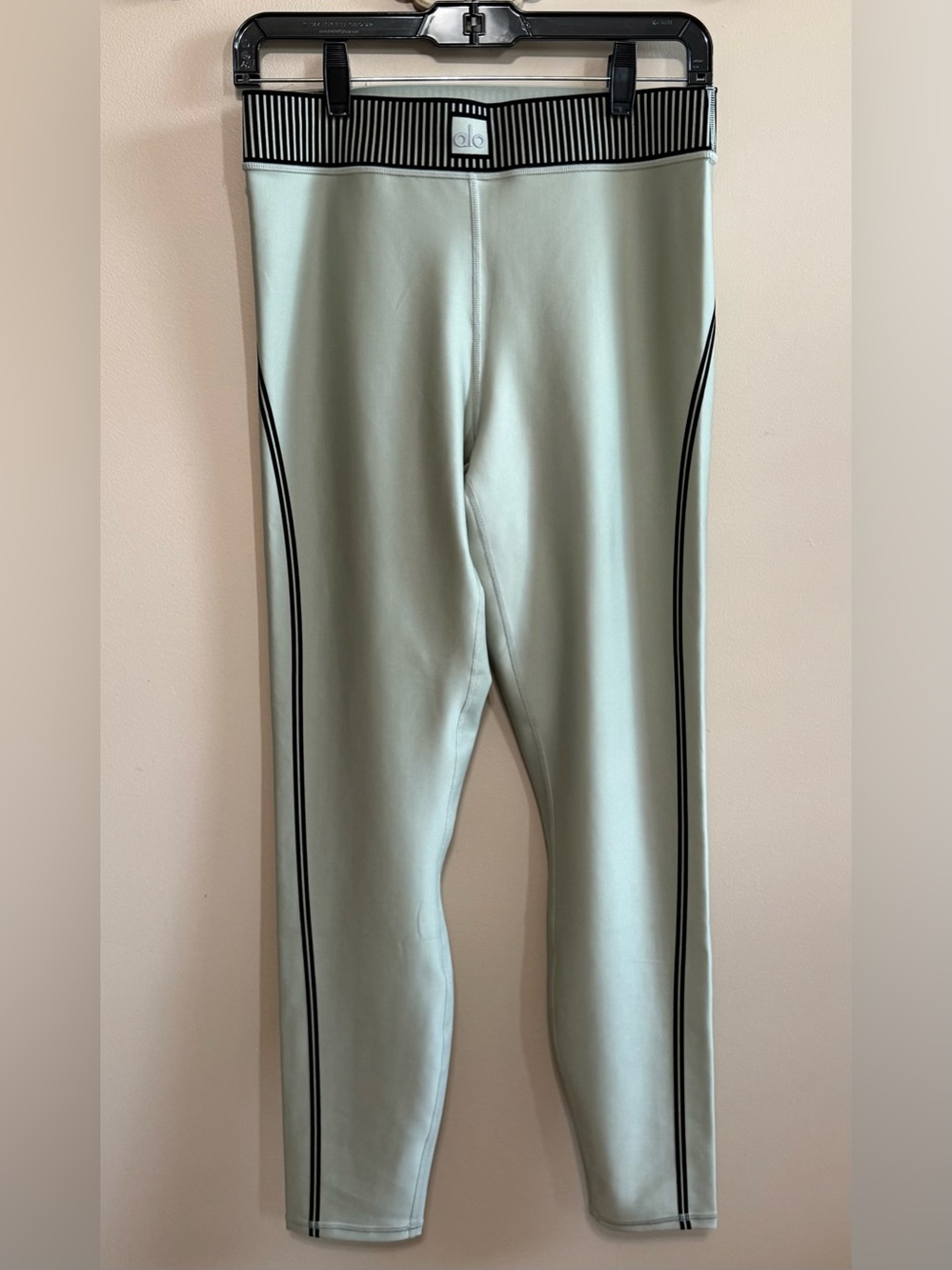 NWOT ALO Yoga Airlift High-Waist 7/8 Lineup Mint Green Leggings Sz L